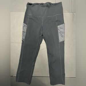 Black Leggings with Patterned Pockets